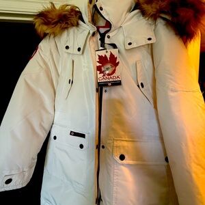 Canada Weathergear White Parka with Fur Trim women’s xxl